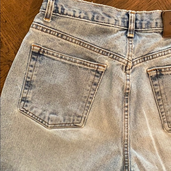 Calvin Klein Jeans |Vintage Hi-Rise Mom Jean Short - Picture 6 of 8